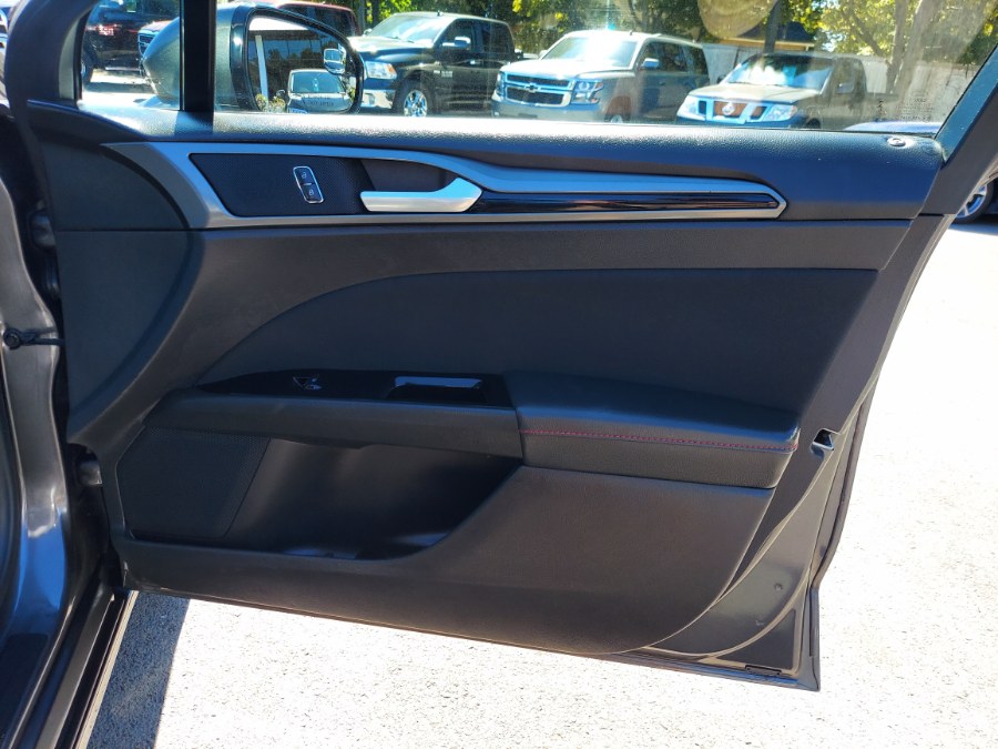 2016 Ford Fusion 4dr Sdn SE FWD, available for sale in East Windsor, Connecticut | United Auto Sales of E Windsor, Inc. East Windsor, Connecticut 2016 Ford Fusion 4dr Sdn SE FWD, available for sale in East Windsor, Connecticut | United Auto Sales of E Windsor, Inc. East Windsor, Connecticut