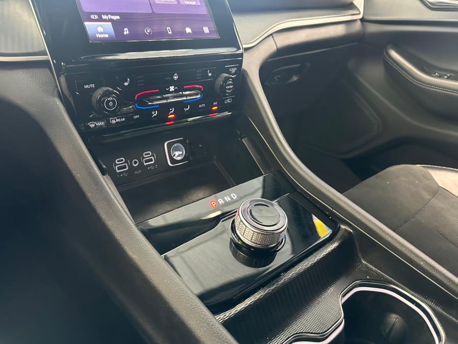 2024 Jeep Grand Cherokee L Altitude 4x4, available for sale in Inwood, New York | 5 Towns Drive. Inwood, New York 2024 Jeep Grand Cherokee L Altitude 4x4, available for sale in Inwood, New York | 5 Towns Drive. Inwood, New York