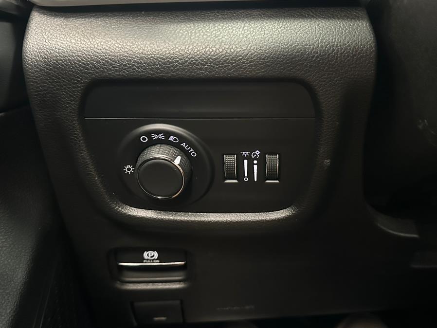 2024 Jeep Grand Cherokee L Altitude 4x4, available for sale in Inwood, New York | 5 Towns Drive. Inwood, New York 2024 Jeep Grand Cherokee L Altitude 4x4, available for sale in Inwood, New York | 5 Towns Drive. Inwood, New York
