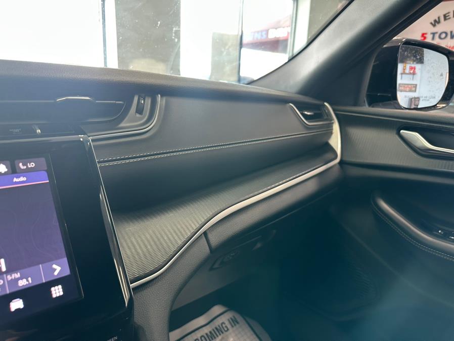2024 Jeep Grand Cherokee L Altitude 4x4, available for sale in Inwood, New York | 5 Towns Drive. Inwood, New York 2024 Jeep Grand Cherokee L Altitude 4x4, available for sale in Inwood, New York | 5 Towns Drive. Inwood, New York