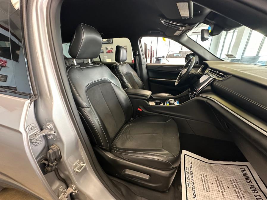 2024 Jeep Grand Cherokee L Altitude 4x4, available for sale in Inwood, New York | 5 Towns Drive. Inwood, New York 2024 Jeep Grand Cherokee L Altitude 4x4, available for sale in Inwood, New York | 5 Towns Drive. Inwood, New York