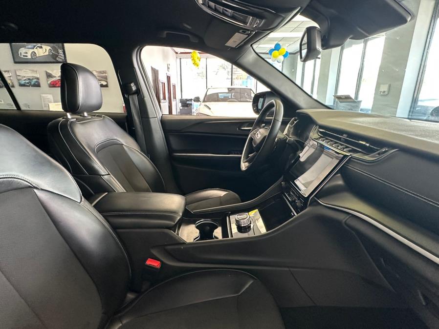 2024 Jeep Grand Cherokee L Altitude 4x4, available for sale in Inwood, New York | 5 Towns Drive. Inwood, New York 2024 Jeep Grand Cherokee L Altitude 4x4, available for sale in Inwood, New York | 5 Towns Drive. Inwood, New York