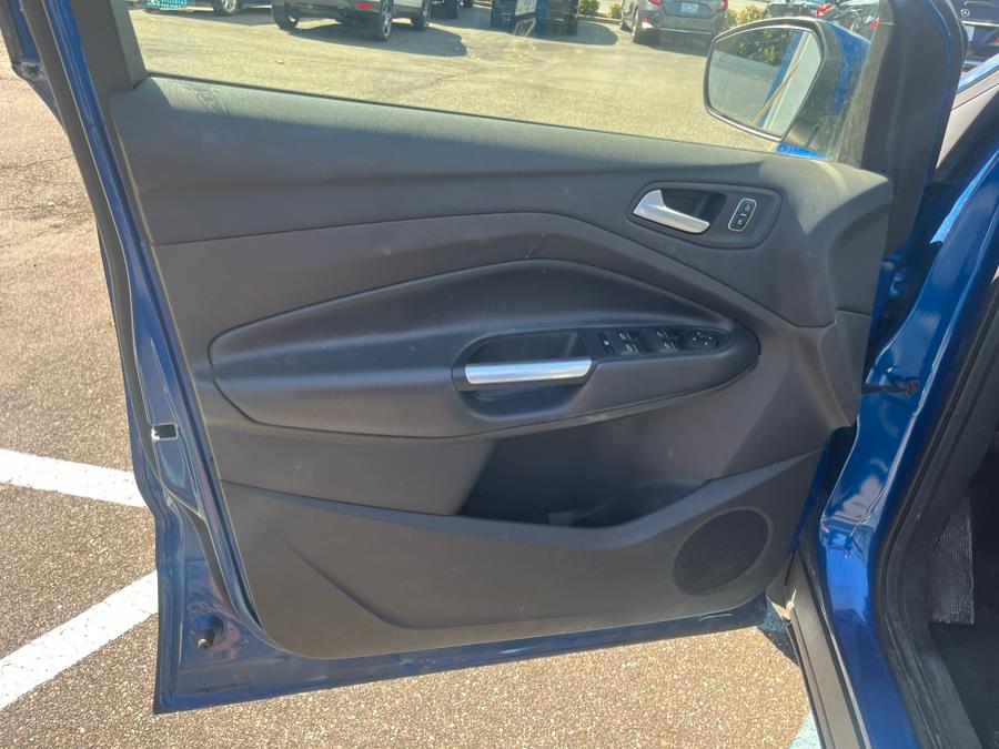 2017 Ford Escape SE 4WD, available for sale in Elmont, New York | Sunrise of Elmont. Elmont, New York 2017 Ford Escape SE 4WD, available for sale in Elmont, New York | Sunrise of Elmont. Elmont, New York