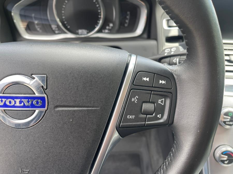 2017 Volvo XC60 T6 AWD Dynamic, available for sale in Bloomfield, Connecticut | AXA Car Sales and Repair LLC. Bloomfield, Connecticut 2017 Volvo XC60 T6 AWD Dynamic, available for sale in Bloomfield, Connecticut | AXA Car Sales and Repair LLC. Bloomfield, Connecticut