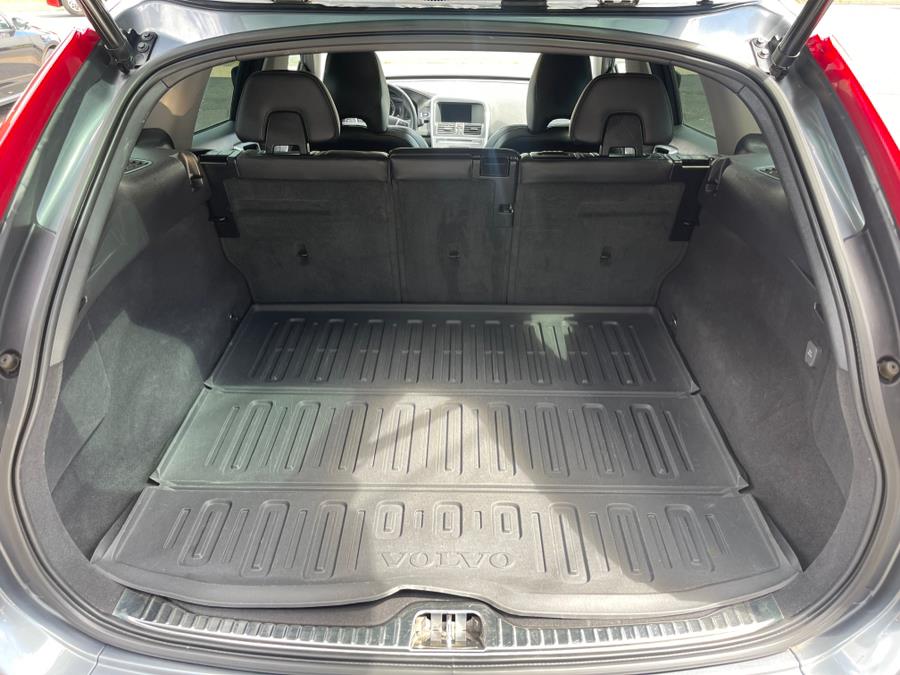 2017 Volvo XC60 T6 AWD Dynamic, available for sale in Bloomfield, Connecticut | AXA Car Sales and Repair LLC. Bloomfield, Connecticut 2017 Volvo XC60 T6 AWD Dynamic, available for sale in Bloomfield, Connecticut | AXA Car Sales and Repair LLC. Bloomfield, Connecticut