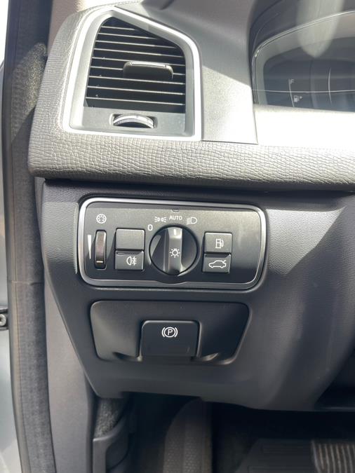 2017 Volvo XC60 T6 AWD Dynamic, available for sale in Bloomfield, Connecticut | AXA Car Sales and Repair LLC. Bloomfield, Connecticut 2017 Volvo XC60 T6 AWD Dynamic, available for sale in Bloomfield, Connecticut | AXA Car Sales and Repair LLC. Bloomfield, Connecticut