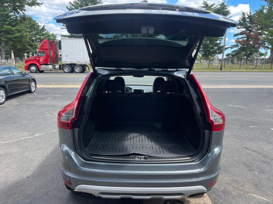 2017 Volvo XC60 T6 AWD Dynamic, available for sale in Bloomfield, Connecticut | AXA Car Sales and Repair LLC. Bloomfield, Connecticut 2017 Volvo XC60 T6 AWD Dynamic, available for sale in Bloomfield, Connecticut | AXA Car Sales and Repair LLC. Bloomfield, Connecticut