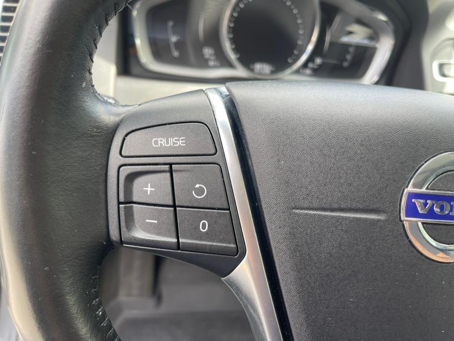 2017 Volvo XC60 T6 AWD Dynamic, available for sale in Bloomfield, Connecticut | AXA Car Sales and Repair LLC. Bloomfield, Connecticut 2017 Volvo XC60 T6 AWD Dynamic, available for sale in Bloomfield, Connecticut | AXA Car Sales and Repair LLC. Bloomfield, Connecticut