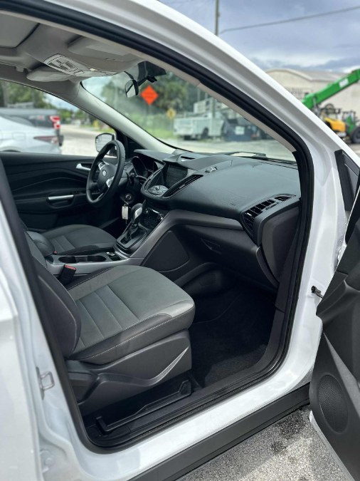 2016 Ford Escape 4WD 4dr SE, available for sale in Orlando, Florida | Mickeys Driver Mart. Orlando, Florida 2016 Ford Escape 4WD 4dr SE, available for sale in Orlando, Florida | Mickeys Driver Mart. Orlando, Florida