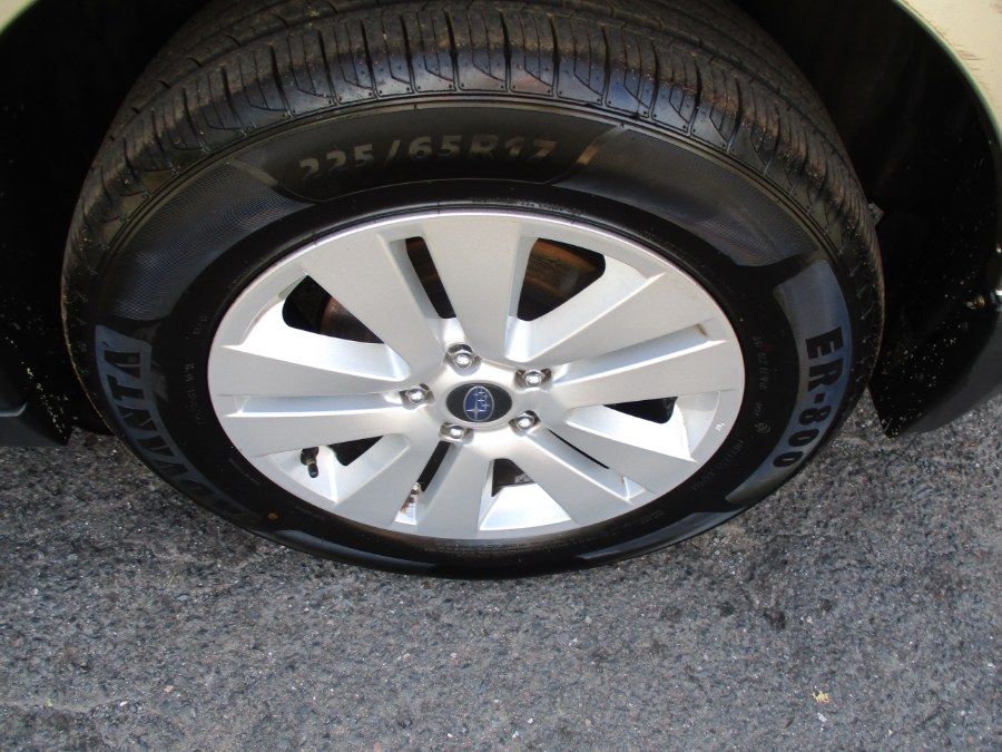 2015 Subaru Outback 4dr Wgn 2.5i Premium PZEV, available for sale in Meriden, Connecticut | Cos Central Auto. Meriden, Connecticut 2015 Subaru Outback 4dr Wgn 2.5i Premium PZEV, available for sale in Meriden, Connecticut | Cos Central Auto. Meriden, Connecticut