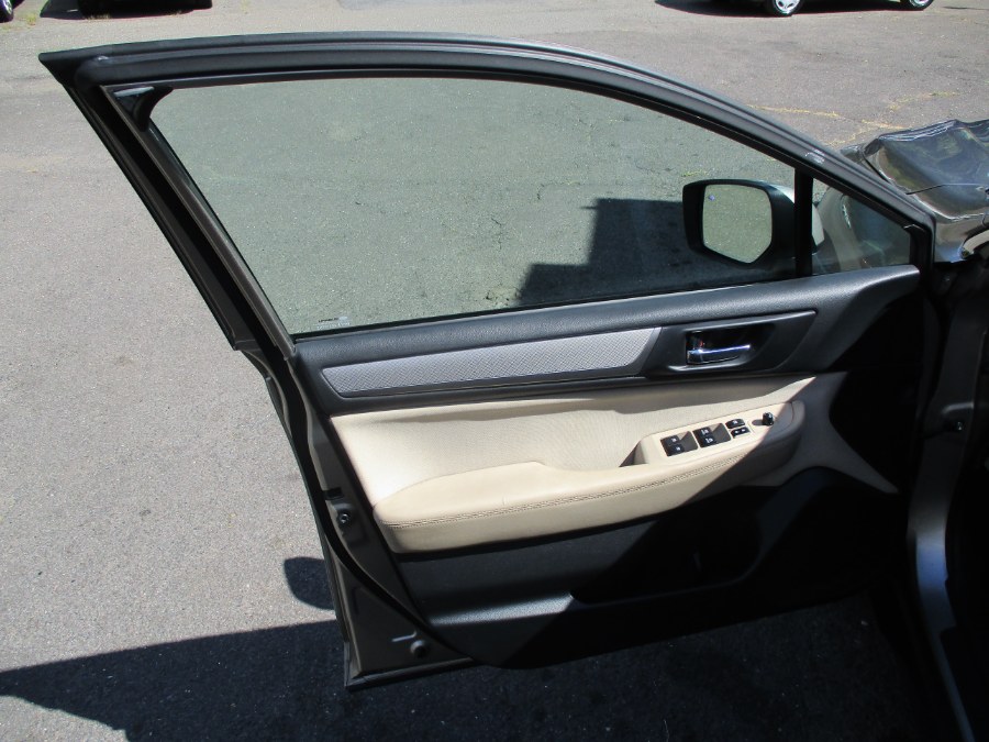 2015 Subaru Outback 4dr Wgn 2.5i Premium PZEV, available for sale in Meriden, Connecticut | Cos Central Auto. Meriden, Connecticut 2015 Subaru Outback 4dr Wgn 2.5i Premium PZEV, available for sale in Meriden, Connecticut | Cos Central Auto. Meriden, Connecticut