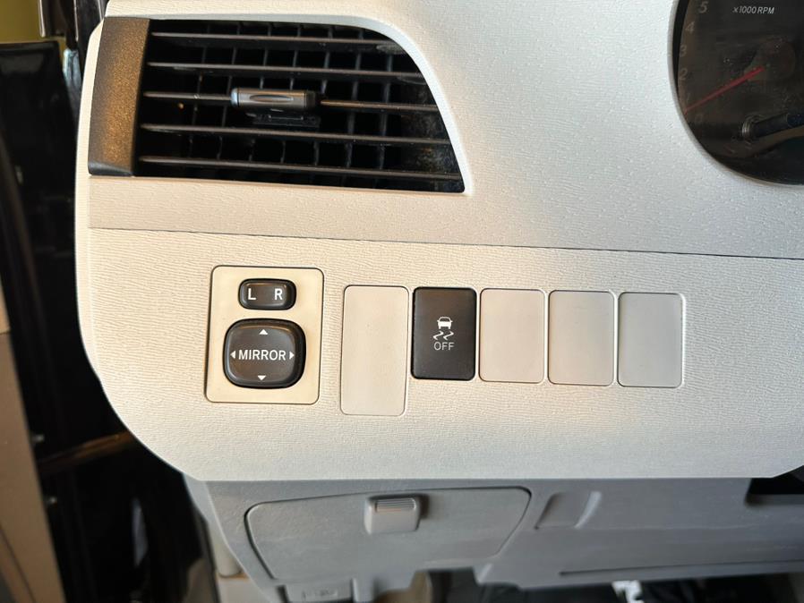 2013 Toyota Sienna 5dr 7-Pass Van V6 L FWD (Natl), available for sale in West Hartford, Connecticut | AutoMax. West Hartford, Connecticut 2013 Toyota Sienna 5dr 7-Pass Van V6 L FWD (Natl), available for sale in West Hartford, Connecticut | AutoMax. West Hartford, Connecticut