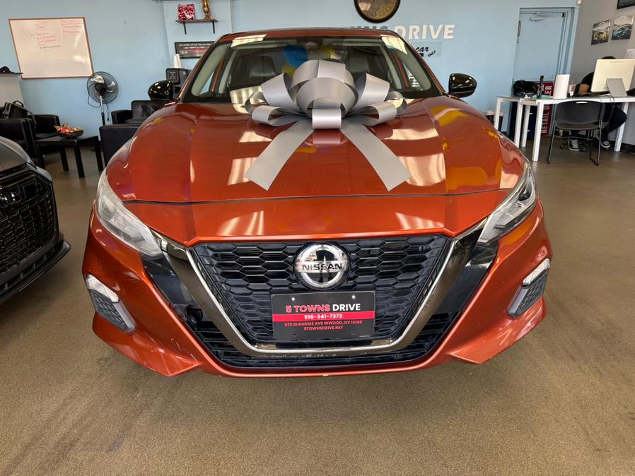 2022 Nissan Altima 2.5 SR Sedan, available for sale in Inwood, New York | 5 Towns Drive. Inwood, New York 2022 Nissan Altima 2.5 SR Sedan, available for sale in Inwood, New York | 5 Towns Drive. Inwood, New York