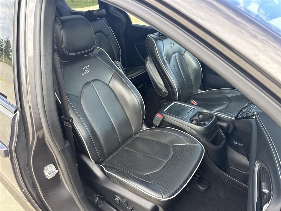 2019 Chrysler Pacifica Limited, available for sale in Elida, Ohio | Josh's All Under Ten LLC. Elida, Ohio 2019 Chrysler Pacifica Limited, available for sale in Elida, Ohio | Josh's All Under Ten LLC. Elida, Ohio