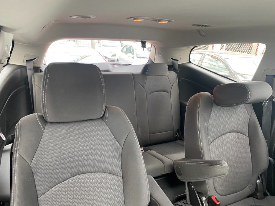 2017 Chevrolet Traverse AWD 4dr LT w/1LT, available for sale in Middle Village, New York | Middle Village Motors . Middle Village, New York 2017 Chevrolet Traverse AWD 4dr LT w/1LT, available for sale in Middle Village, New York | Middle Village Motors . Middle Village, New York