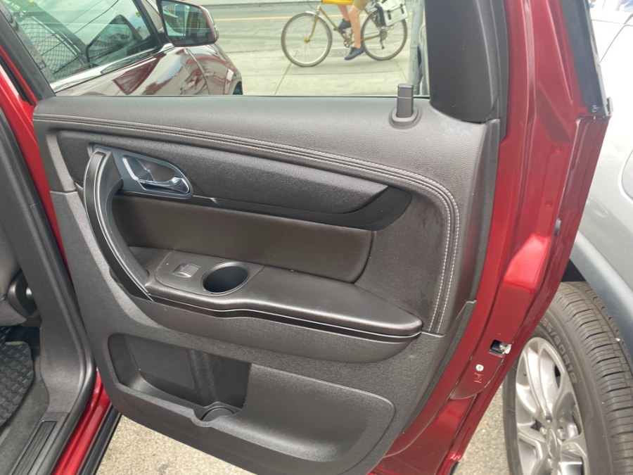 2017 Chevrolet Traverse AWD 4dr LT w/1LT, available for sale in Middle Village, New York | Middle Village Motors . Middle Village, New York 2017 Chevrolet Traverse AWD 4dr LT w/1LT, available for sale in Middle Village, New York | Middle Village Motors . Middle Village, New York