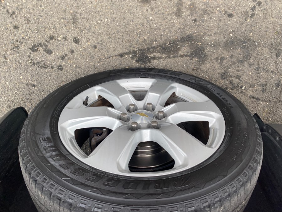 2017 Chevrolet Traverse AWD 4dr LT w/1LT, available for sale in Middle Village, New York | Middle Village Motors . Middle Village, New York 2017 Chevrolet Traverse AWD 4dr LT w/1LT, available for sale in Middle Village, New York | Middle Village Motors . Middle Village, New York