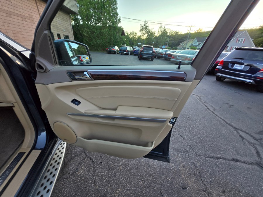2012 Mercedes-Benz GL-Class 4MATIC 4dr GL 350 BlueTEC, available for sale in Bristol, Connecticut | Dealmax Motors LLC. Bristol, Connecticut 2012 Mercedes-Benz GL-Class 4MATIC 4dr GL 350 BlueTEC, available for sale in Bristol, Connecticut | Dealmax Motors LLC. Bristol, Connecticut