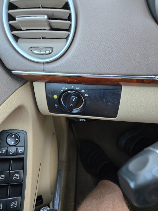 2012 Mercedes-Benz GL-Class 4MATIC 4dr GL 350 BlueTEC, available for sale in Bristol, Connecticut | Dealmax Motors LLC. Bristol, Connecticut 2012 Mercedes-Benz GL-Class 4MATIC 4dr GL 350 BlueTEC, available for sale in Bristol, Connecticut | Dealmax Motors LLC. Bristol, Connecticut