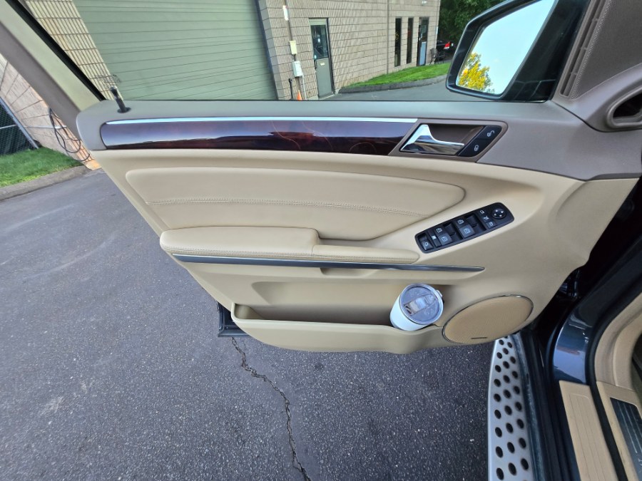 2012 Mercedes-Benz GL-Class 4MATIC 4dr GL 350 BlueTEC, available for sale in Bristol, Connecticut | Dealmax Motors LLC. Bristol, Connecticut 2012 Mercedes-Benz GL-Class 4MATIC 4dr GL 350 BlueTEC, available for sale in Bristol, Connecticut | Dealmax Motors LLC. Bristol, Connecticut