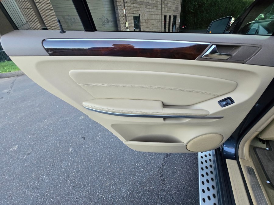 2012 Mercedes-Benz GL-Class 4MATIC 4dr GL 350 BlueTEC, available for sale in Bristol, Connecticut | Dealmax Motors LLC. Bristol, Connecticut 2012 Mercedes-Benz GL-Class 4MATIC 4dr GL 350 BlueTEC, available for sale in Bristol, Connecticut | Dealmax Motors LLC. Bristol, Connecticut