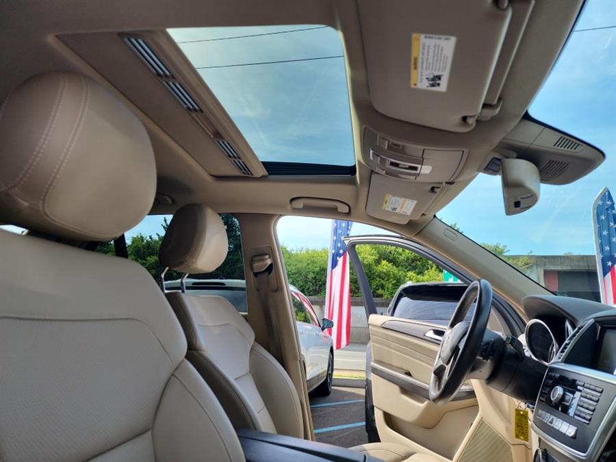 2015 Mercedes-Benz M-Class 4MATIC 4dr ML350, available for sale in Islip, New York | L.I. Auto Gallery. Islip, New York 2015 Mercedes-Benz M-Class 4MATIC 4dr ML350, available for sale in Islip, New York | L.I. Auto Gallery. Islip, New York