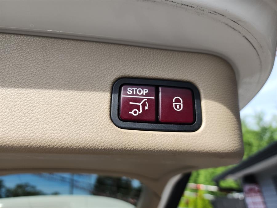 2015 Mercedes-Benz M-Class 4MATIC 4dr ML350, available for sale in Islip, New York | L.I. Auto Gallery. Islip, New York 2015 Mercedes-Benz M-Class 4MATIC 4dr ML350, available for sale in Islip, New York | L.I. Auto Gallery. Islip, New York