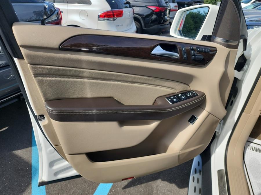 2015 Mercedes-Benz M-Class 4MATIC 4dr ML350, available for sale in Islip, New York | L.I. Auto Gallery. Islip, New York 2015 Mercedes-Benz M-Class 4MATIC 4dr ML350, available for sale in Islip, New York | L.I. Auto Gallery. Islip, New York