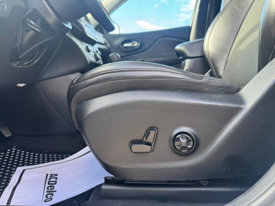 2019 Jeep Cherokee Latitude Plus 4x4, available for sale in New Britain, Connecticut | Supreme Automotive. New Britain, Connecticut 2019 Jeep Cherokee Latitude Plus 4x4, available for sale in New Britain, Connecticut | Supreme Automotive. New Britain, Connecticut