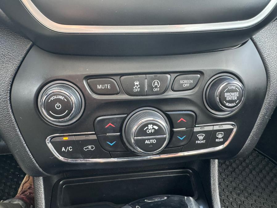 2019 Jeep Cherokee Latitude Plus 4x4, available for sale in New Britain, Connecticut | Supreme Automotive. New Britain, Connecticut 2019 Jeep Cherokee Latitude Plus 4x4, available for sale in New Britain, Connecticut | Supreme Automotive. New Britain, Connecticut