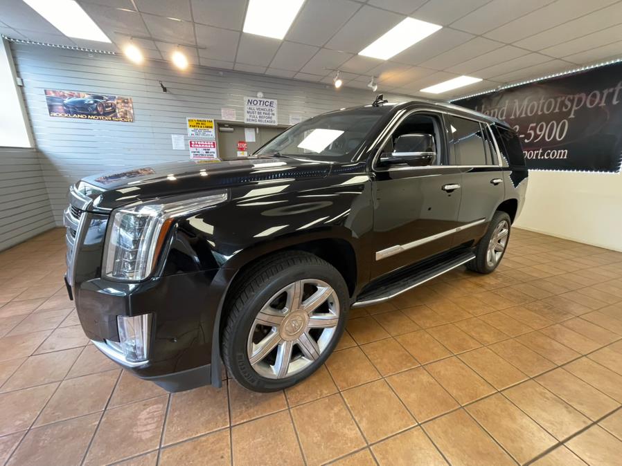 2018 Cadillac Escalade Luxury photo 2