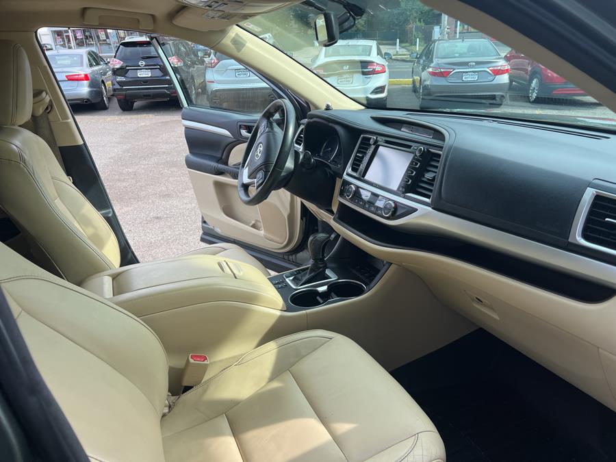 2015 Toyota Highlander AWD 4dr V6 XLE (Natl), available for sale in Milford, Connecticut | Korhan LLC DBA Superior Motors. Milford, Connecticut 2015 Toyota Highlander AWD 4dr V6 XLE (Natl), available for sale in Milford, Connecticut | Korhan LLC DBA Superior Motors. Milford, Connecticut