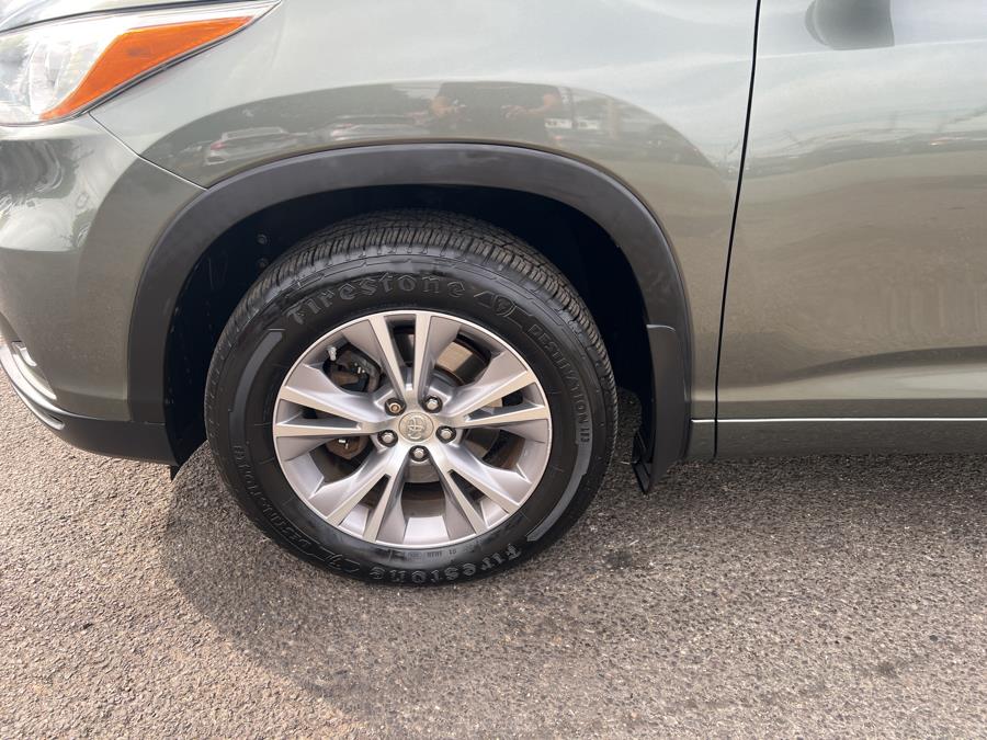 2015 Toyota Highlander AWD 4dr V6 XLE (Natl), available for sale in Milford, Connecticut | Korhan LLC DBA Superior Motors. Milford, Connecticut 2015 Toyota Highlander AWD 4dr V6 XLE (Natl), available for sale in Milford, Connecticut | Korhan LLC DBA Superior Motors. Milford, Connecticut