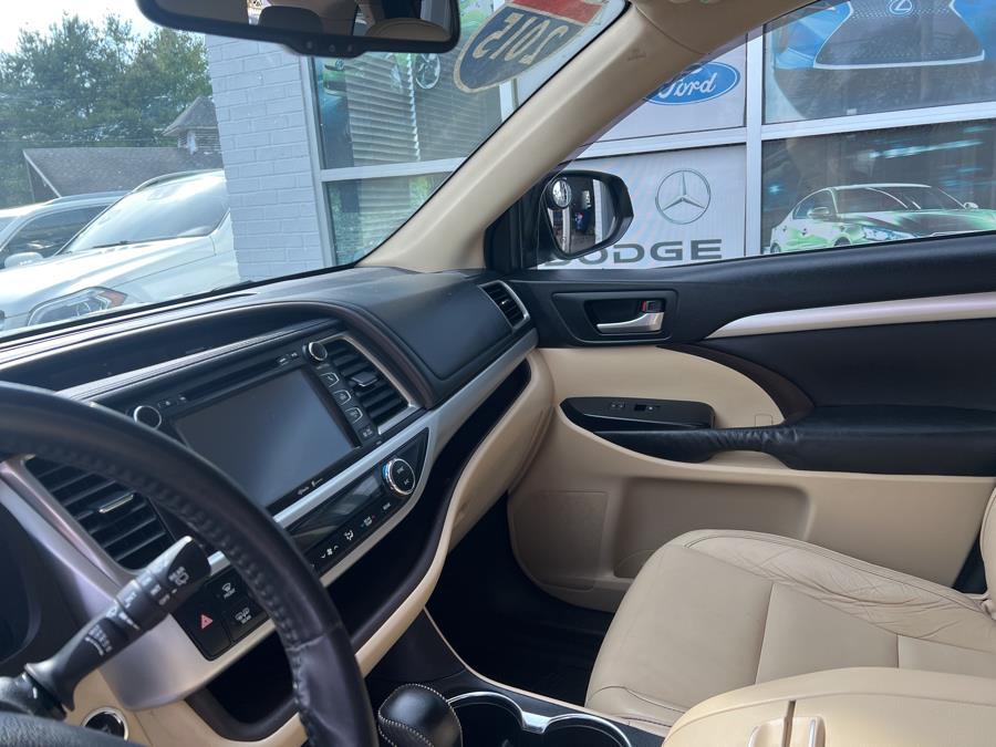 2015 Toyota Highlander AWD 4dr V6 XLE (Natl), available for sale in Milford, Connecticut | Korhan LLC DBA Superior Motors. Milford, Connecticut 2015 Toyota Highlander AWD 4dr V6 XLE (Natl), available for sale in Milford, Connecticut | Korhan LLC DBA Superior Motors. Milford, Connecticut
