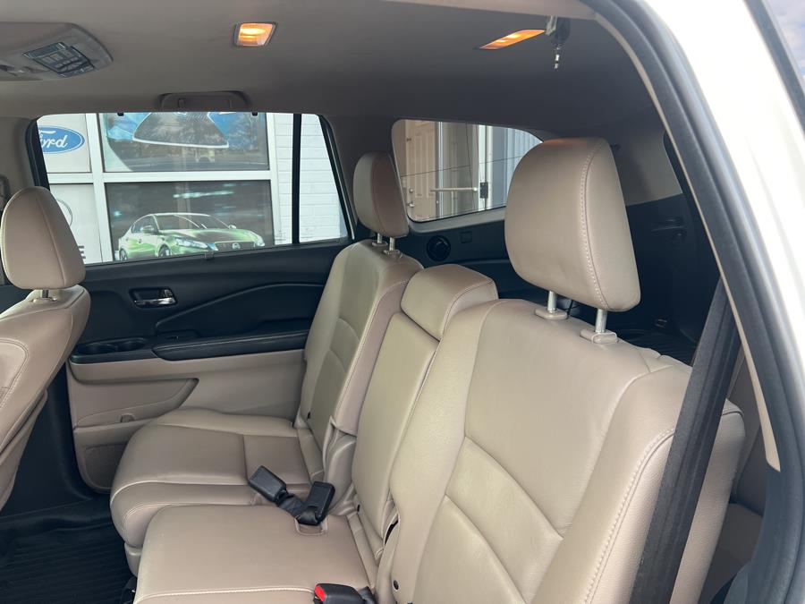 2016 Honda Pilot 2WD 4dr EX-L w/RES, available for sale in Milford, Connecticut | Korhan LLC DBA Superior Motors. Milford, Connecticut 2016 Honda Pilot 2WD 4dr EX-L w/RES, available for sale in Milford, Connecticut | Korhan LLC DBA Superior Motors. Milford, Connecticut