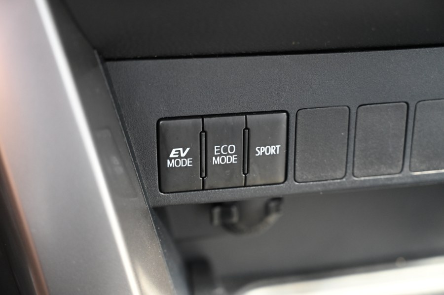 2018 Toyota RAV4 Hybrid LE photo 22