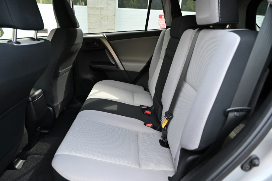 2018 Toyota RAV4 Hybrid LE photo 11