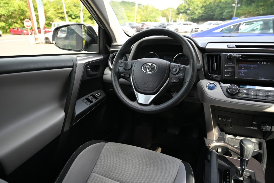 2018 Toyota RAV4 Hybrid LE photo 7