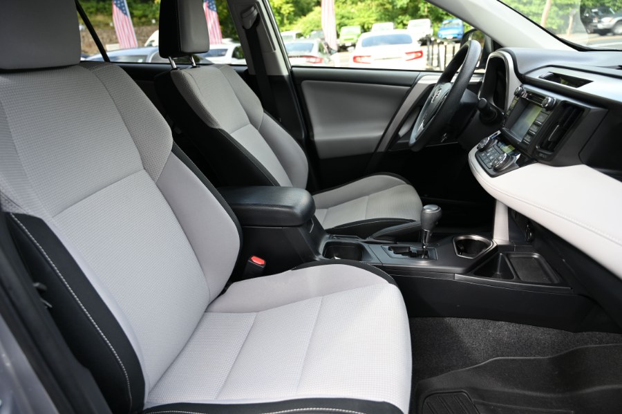 2018 Toyota RAV4 Hybrid LE photo 13