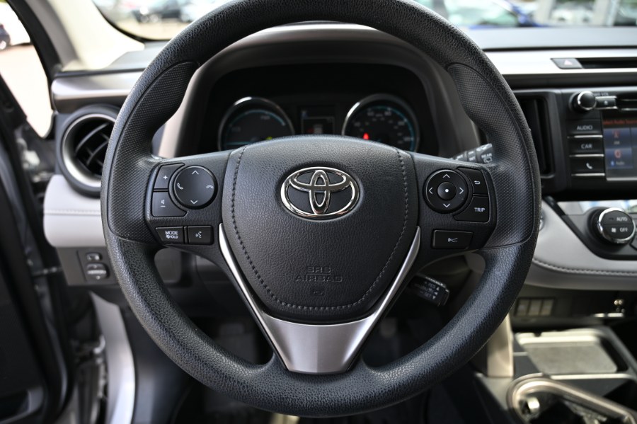 2018 Toyota RAV4 Hybrid LE photo 15