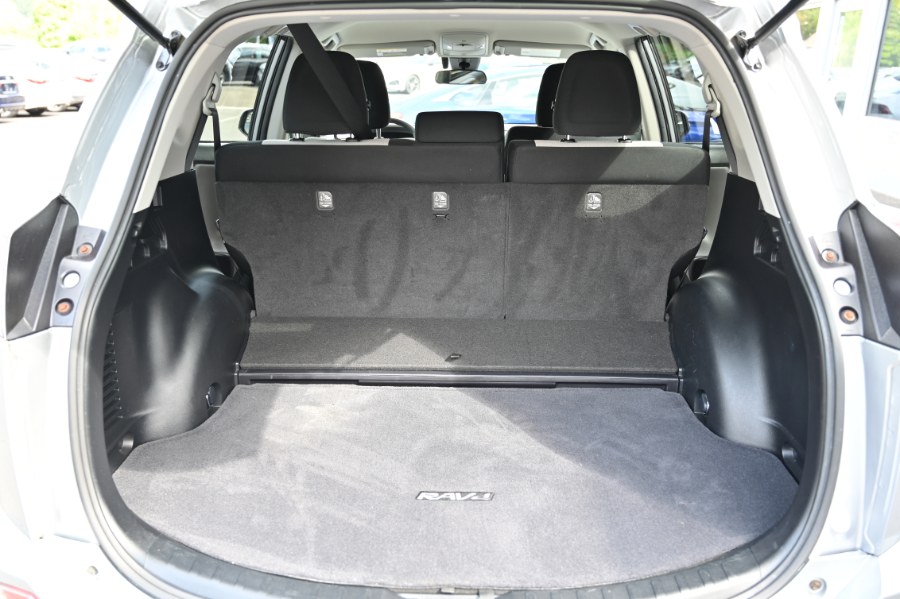 2018 Toyota RAV4 Hybrid LE photo 12