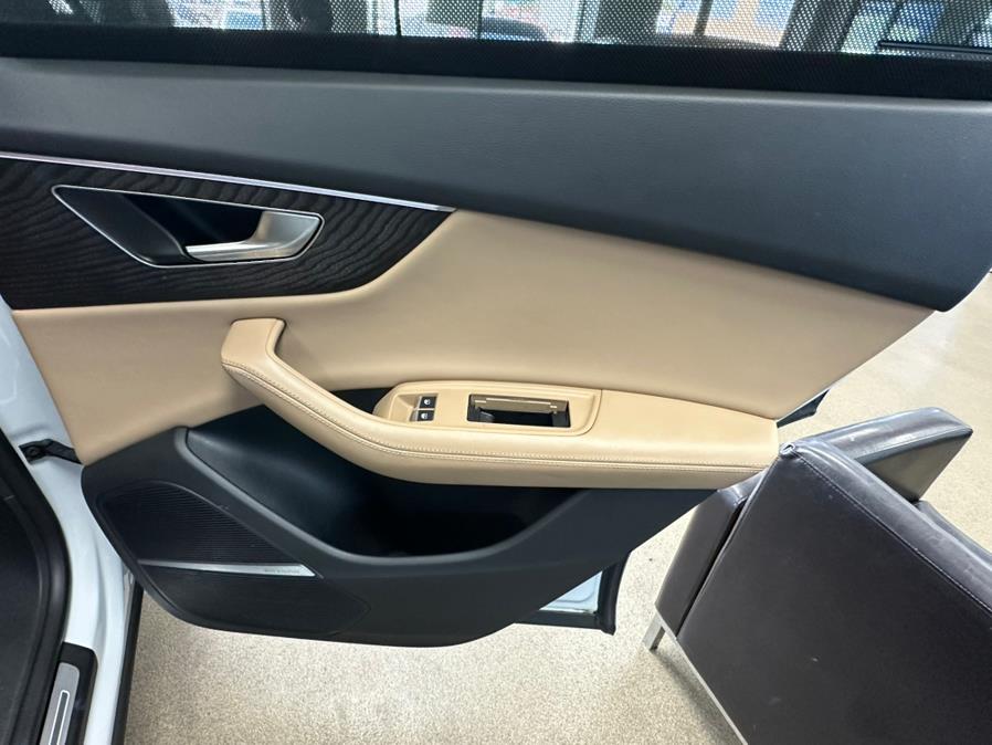 2022 Audi Q8 Prestige 55 TFSI quattro, available for sale in Inwood, New York | 5 Towns Drive. Inwood, New York 2022 Audi Q8 Prestige 55 TFSI quattro, available for sale in Inwood, New York | 5 Towns Drive. Inwood, New York