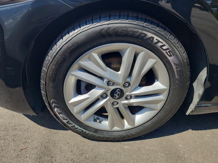 2019 Hyundai Elantra SEL Auto, available for sale in Islip, New York | L.I. Auto Gallery. Islip, New York 2019 Hyundai Elantra SEL Auto, available for sale in Islip, New York | L.I. Auto Gallery. Islip, New York