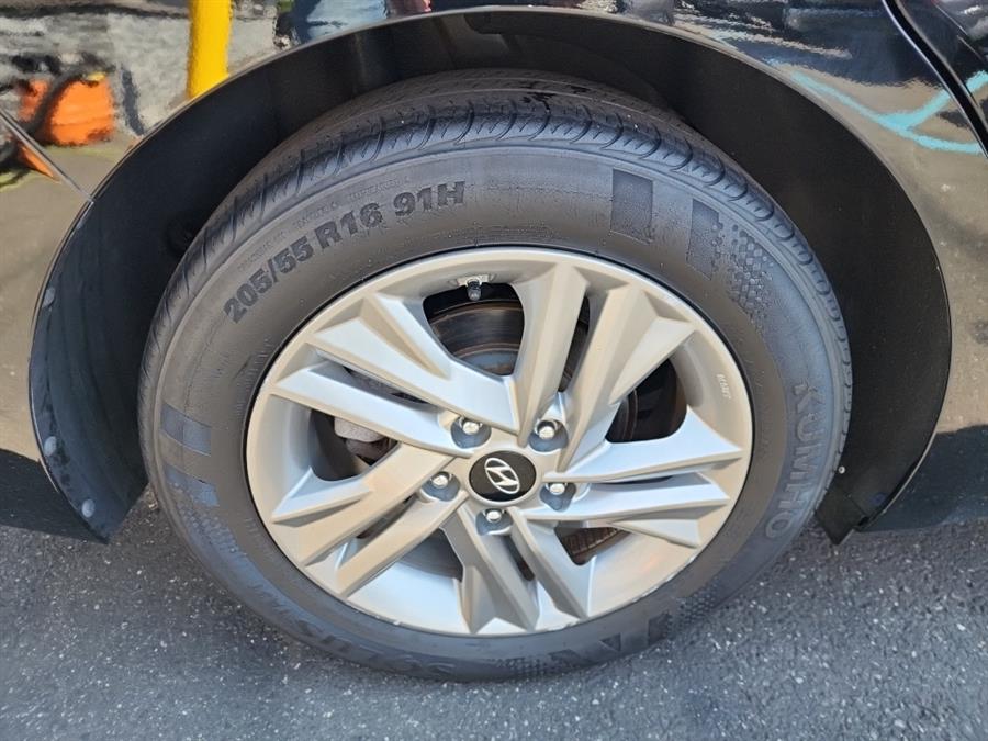2019 Hyundai Elantra SEL Auto, available for sale in Islip, New York | L.I. Auto Gallery. Islip, New York 2019 Hyundai Elantra SEL Auto, available for sale in Islip, New York | L.I. Auto Gallery. Islip, New York