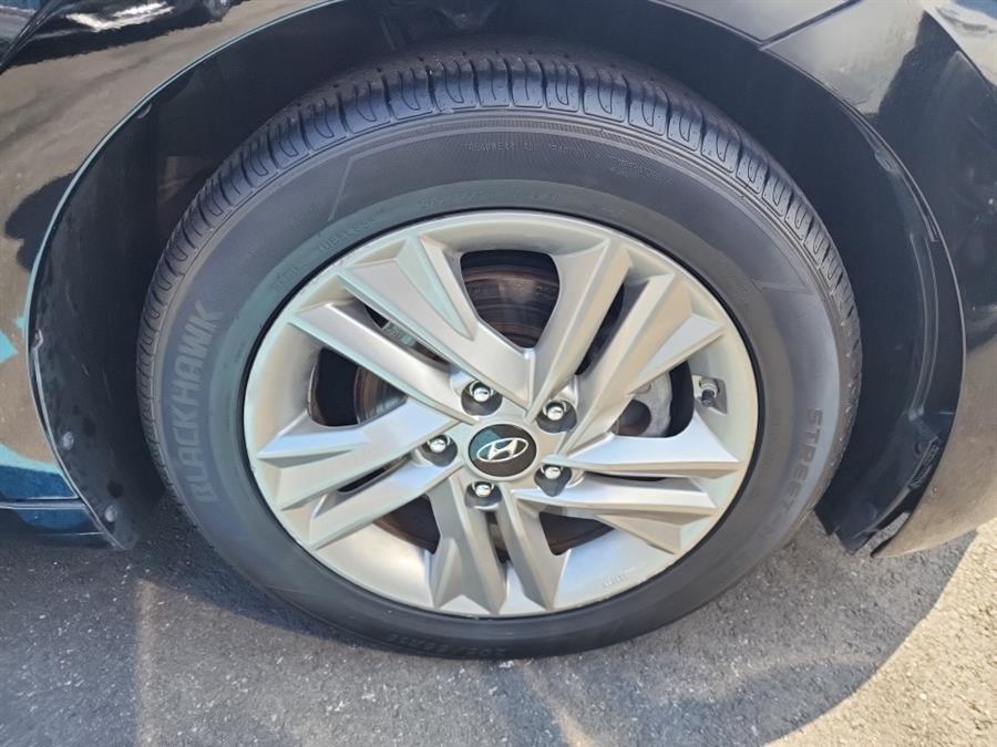 2019 Hyundai Elantra SEL Auto, available for sale in Islip, New York | L.I. Auto Gallery. Islip, New York 2019 Hyundai Elantra SEL Auto, available for sale in Islip, New York | L.I. Auto Gallery. Islip, New York