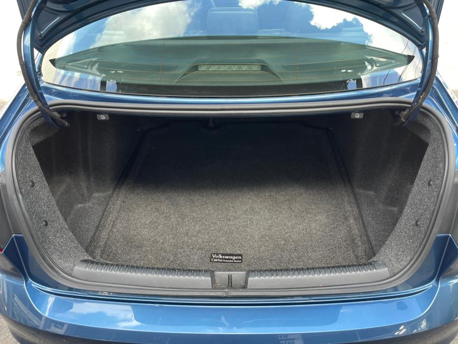 2017 Volkswagen Jetta 1.4T SE Auto, available for sale in Bloomfield, Connecticut | AXA Car Sales and Repair LLC. Bloomfield, Connecticut 2017 Volkswagen Jetta 1.4T SE Auto, available for sale in Bloomfield, Connecticut | AXA Car Sales and Repair LLC. Bloomfield, Connecticut