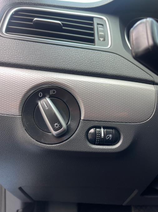 2017 Volkswagen Jetta 1.4T SE Auto, available for sale in Bloomfield, Connecticut | AXA Car Sales and Repair LLC. Bloomfield, Connecticut 2017 Volkswagen Jetta 1.4T SE Auto, available for sale in Bloomfield, Connecticut | AXA Car Sales and Repair LLC. Bloomfield, Connecticut