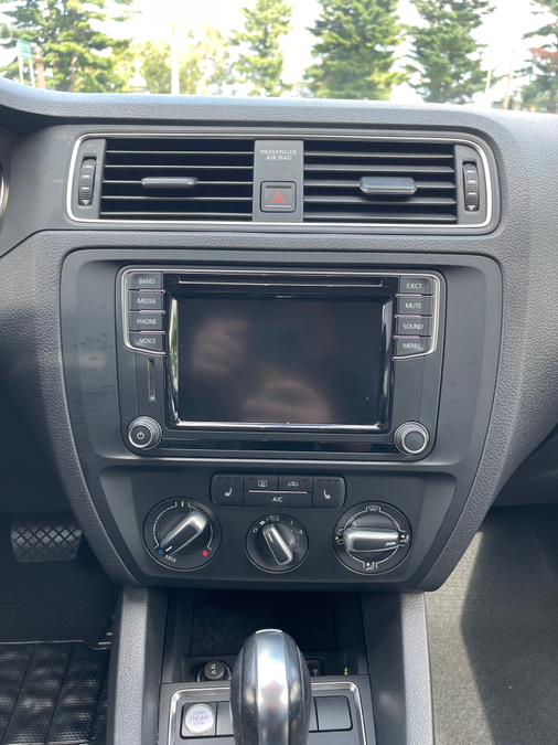 2017 Volkswagen Jetta 1.4T SE Auto, available for sale in Bloomfield, Connecticut | AXA Car Sales and Repair LLC. Bloomfield, Connecticut 2017 Volkswagen Jetta 1.4T SE Auto, available for sale in Bloomfield, Connecticut | AXA Car Sales and Repair LLC. Bloomfield, Connecticut
