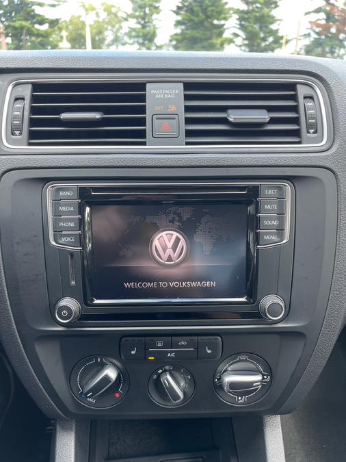 2017 Volkswagen Jetta 1.4T SE Auto, available for sale in Bloomfield, Connecticut | AXA Car Sales and Repair LLC. Bloomfield, Connecticut 2017 Volkswagen Jetta 1.4T SE Auto, available for sale in Bloomfield, Connecticut | AXA Car Sales and Repair LLC. Bloomfield, Connecticut