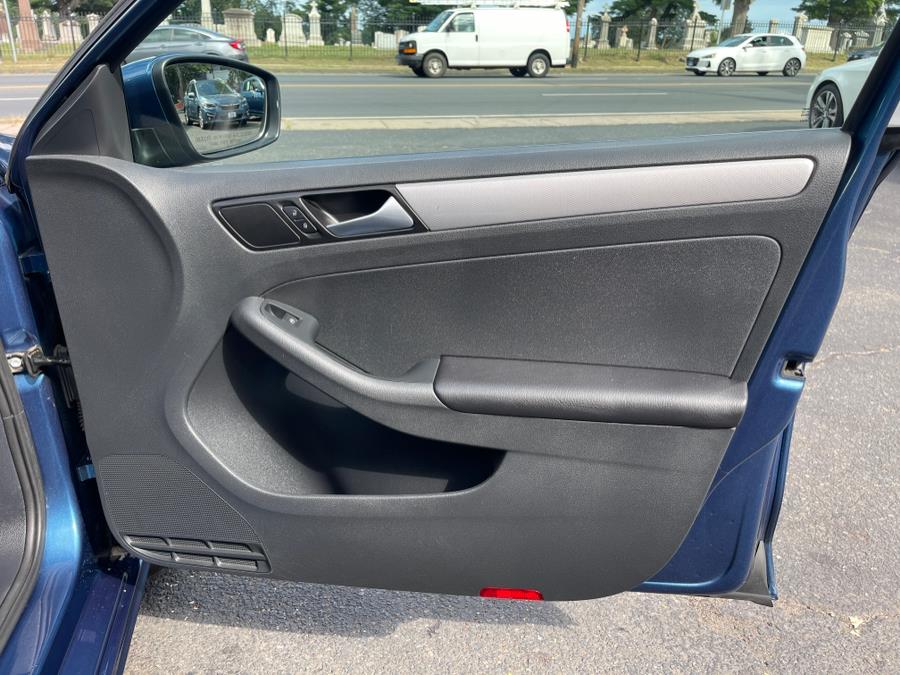 2017 Volkswagen Jetta 1.4T SE Auto, available for sale in Bloomfield, Connecticut | AXA Car Sales and Repair LLC. Bloomfield, Connecticut 2017 Volkswagen Jetta 1.4T SE Auto, available for sale in Bloomfield, Connecticut | AXA Car Sales and Repair LLC. Bloomfield, Connecticut